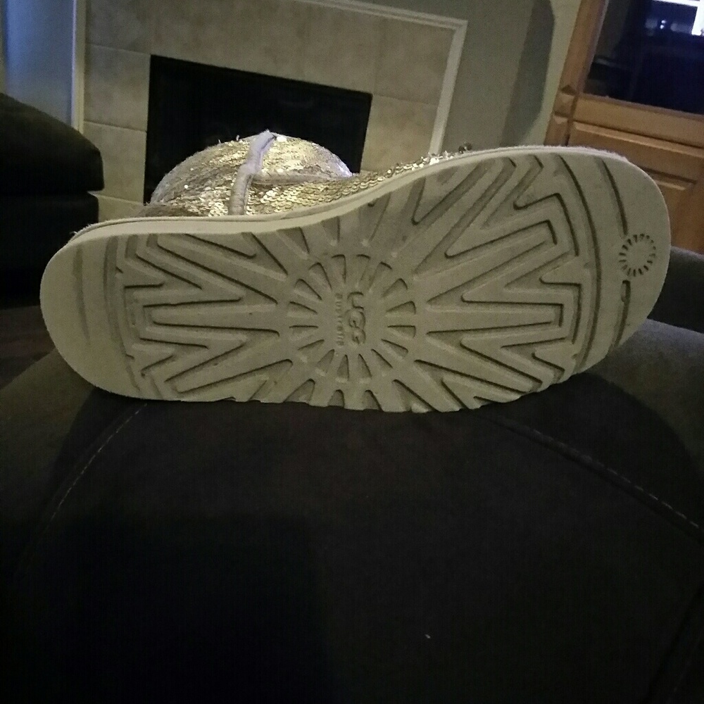Boots - Picture 2 of 4